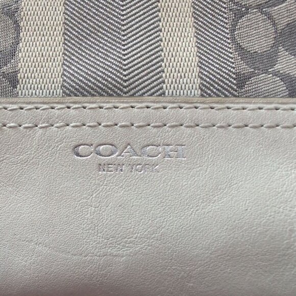 Coach Signature Stripe Gray/Cream Zip Top Wristlet Wallet with adjustable Handle - Picture 3 of 4